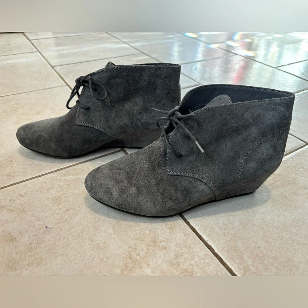 Nine West Womens Ankle Boot Joanis Gray Suede Lace Up Shoe Wedge‎ Heel 8M